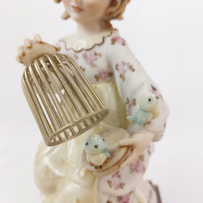 Capodimonte Giuseppe Armani Florence -  1984  - Girl Setting Birds Free Figurine