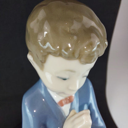 Lladró NAO Porcelain Figurine - Time to Pray Church Boy 1st Communion 8.66"