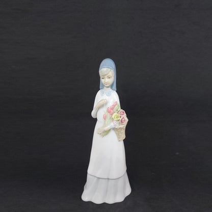 Cuart De Poblet Porcelain Lady with Roses Figurine, Valencia