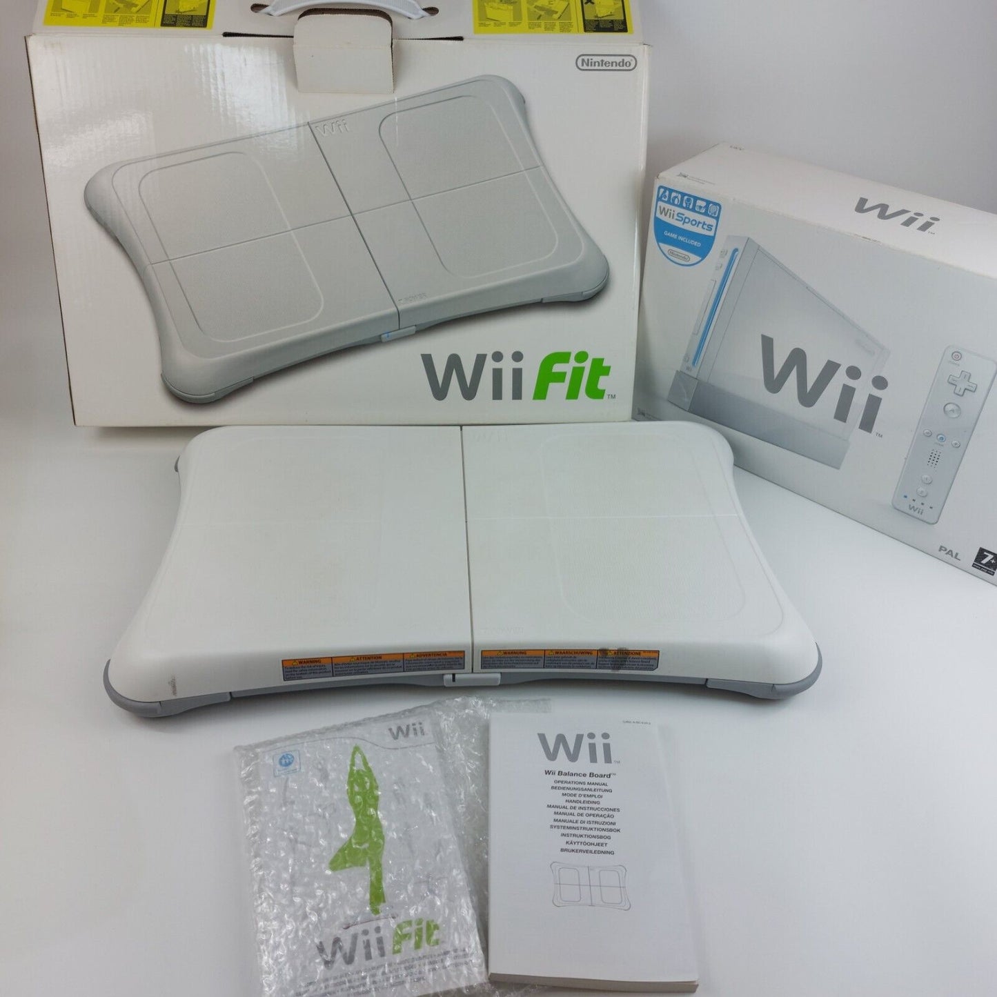 Boxed Nintendo Wii Console With Wii fit Board & Games & Accesories Mario Bundle