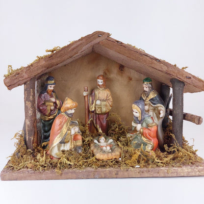 Vintage Nativity Set Resin Figures Wooden Manger Moss Detail International Chris