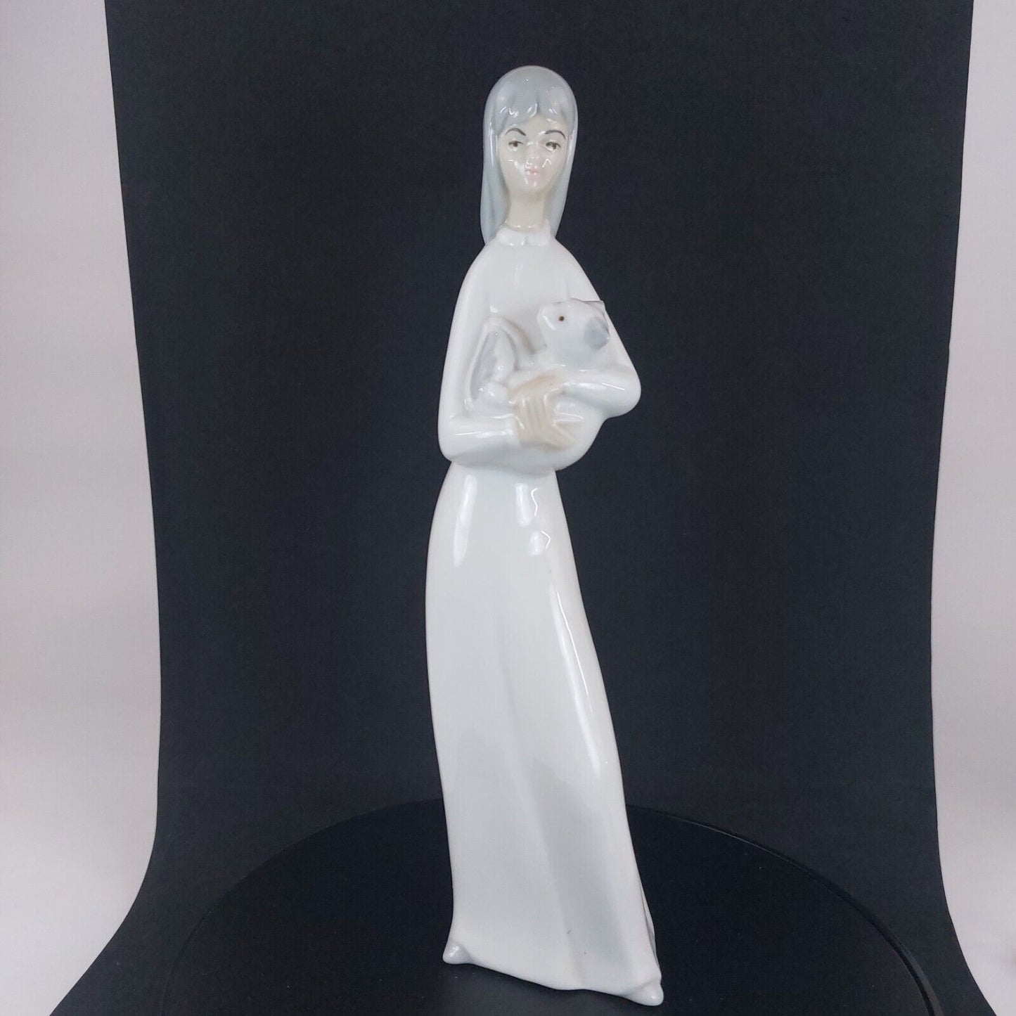 Miquel Requena Porcelain Figurine "Maria" with Lamb - Cuart de Poblet, Valencia