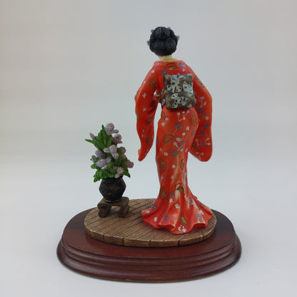 The Leonardo Collection RARE Geisha Figurine 1995 Red Kimono Collectible