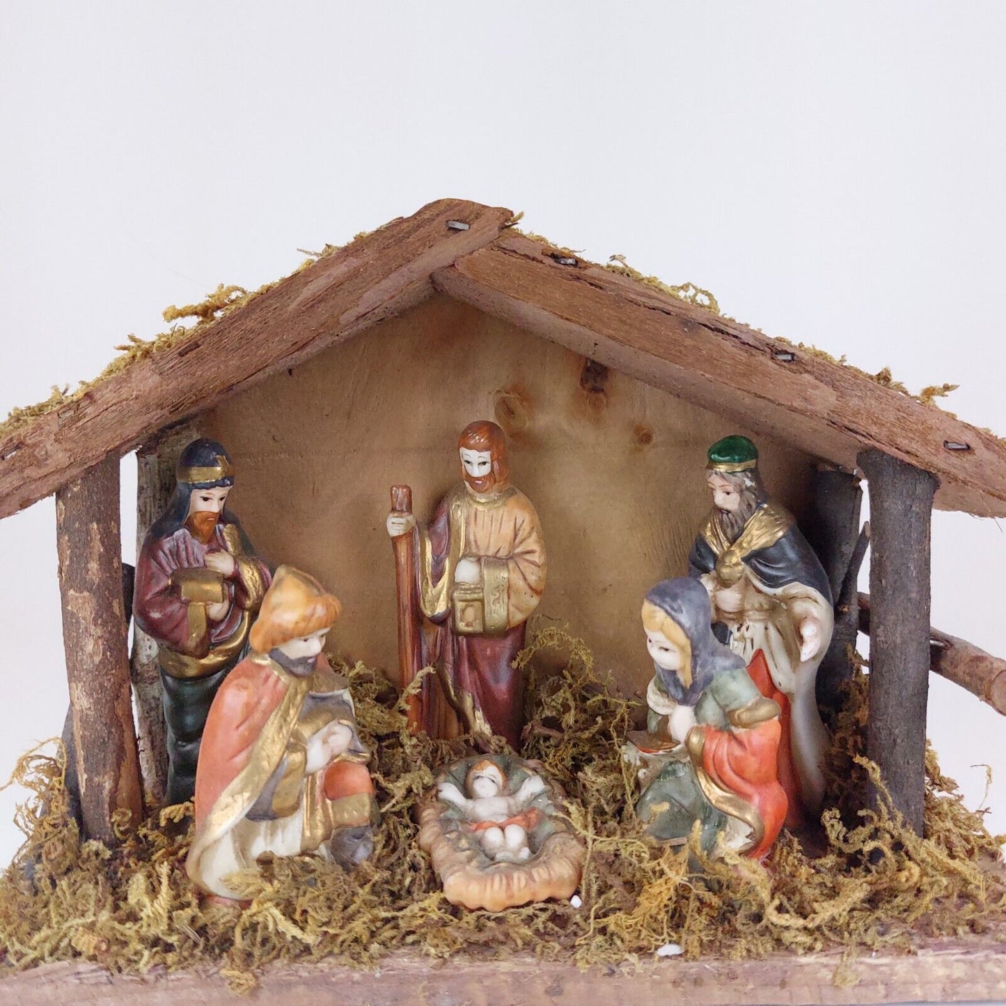 Vintage Nativity Set Resin Figures Wooden Manger Moss Detail International Chris