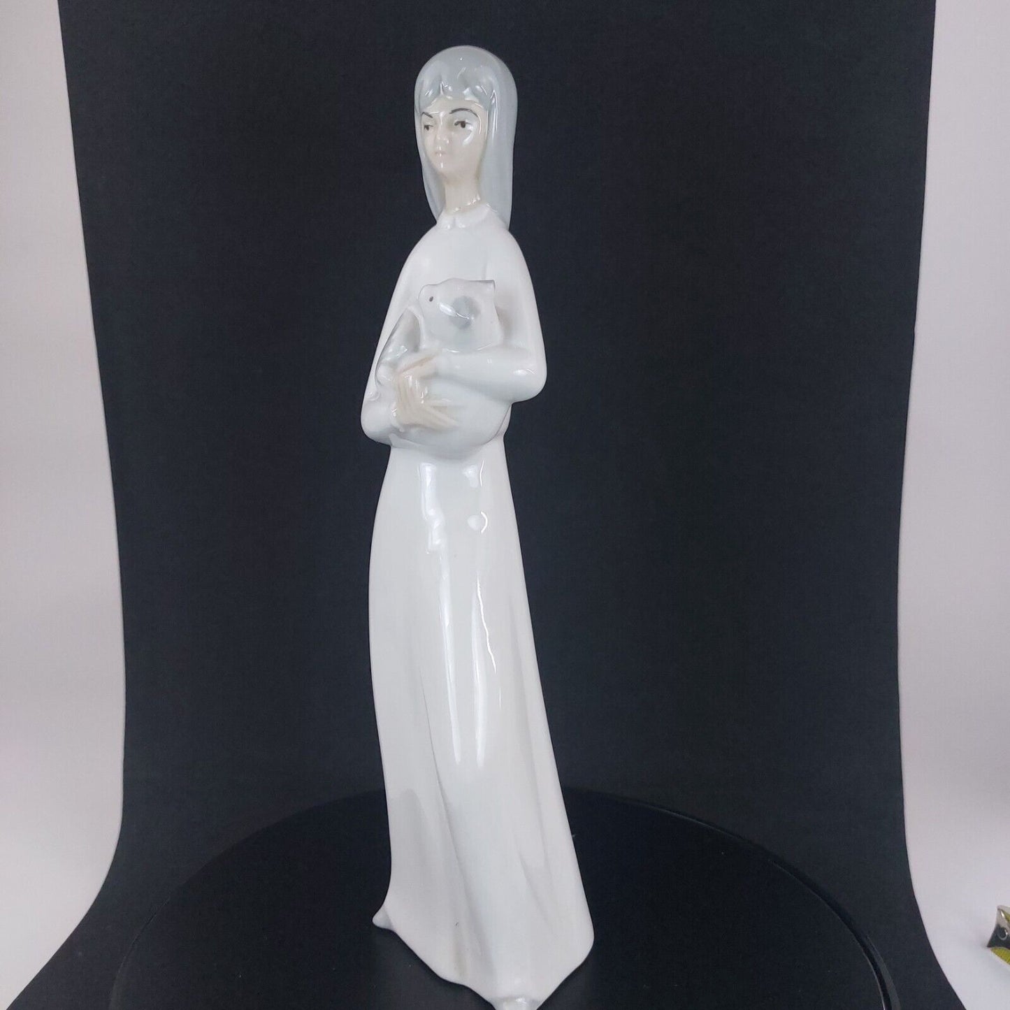 Miquel Requena Porcelain Figurine "Maria" with Lamb - Cuart de Poblet, Valencia