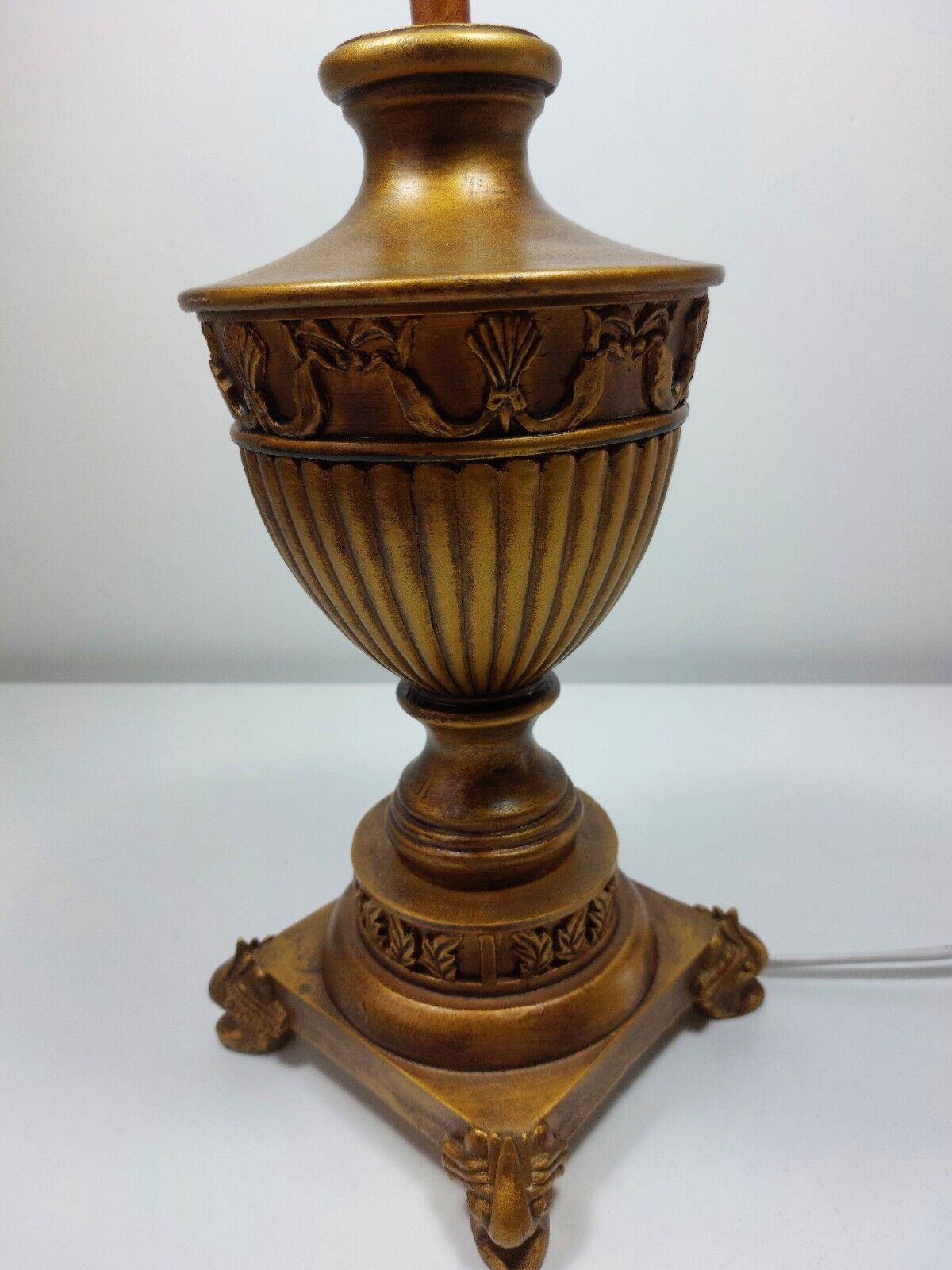 Vintage Gold / Gilt Resin table lamp, 40cm. Tested, See The Pictures, Demaged