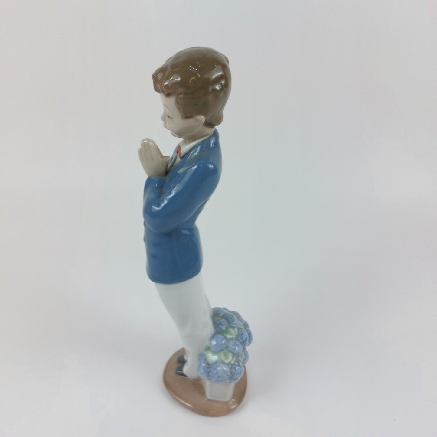 Lladró NAO Porcelain Figurine - Time to Pray Church Boy 1st Communion 8.66"