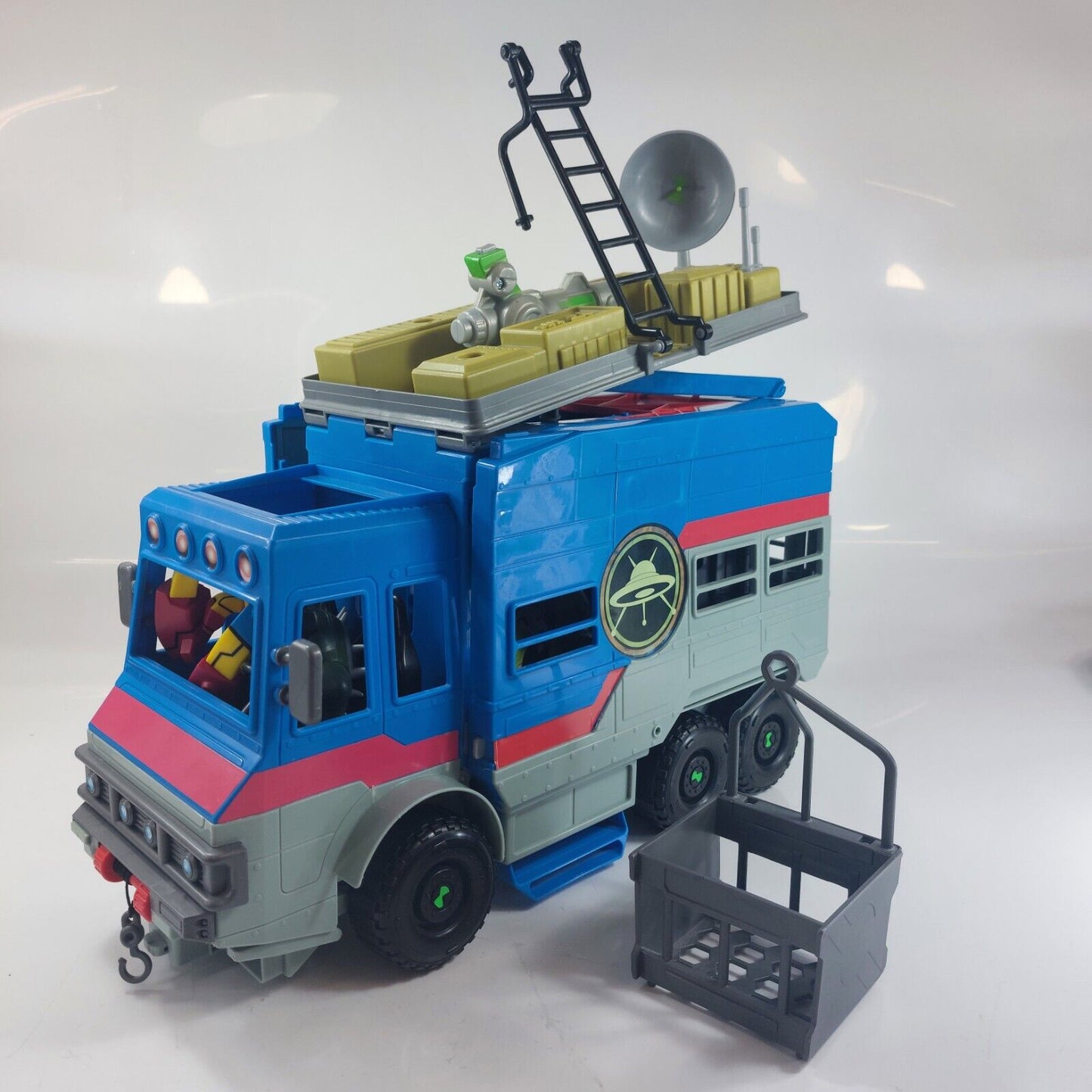 Ben 10 Rustbucket Deluxe Transforming Campervan –  with 2 Characte