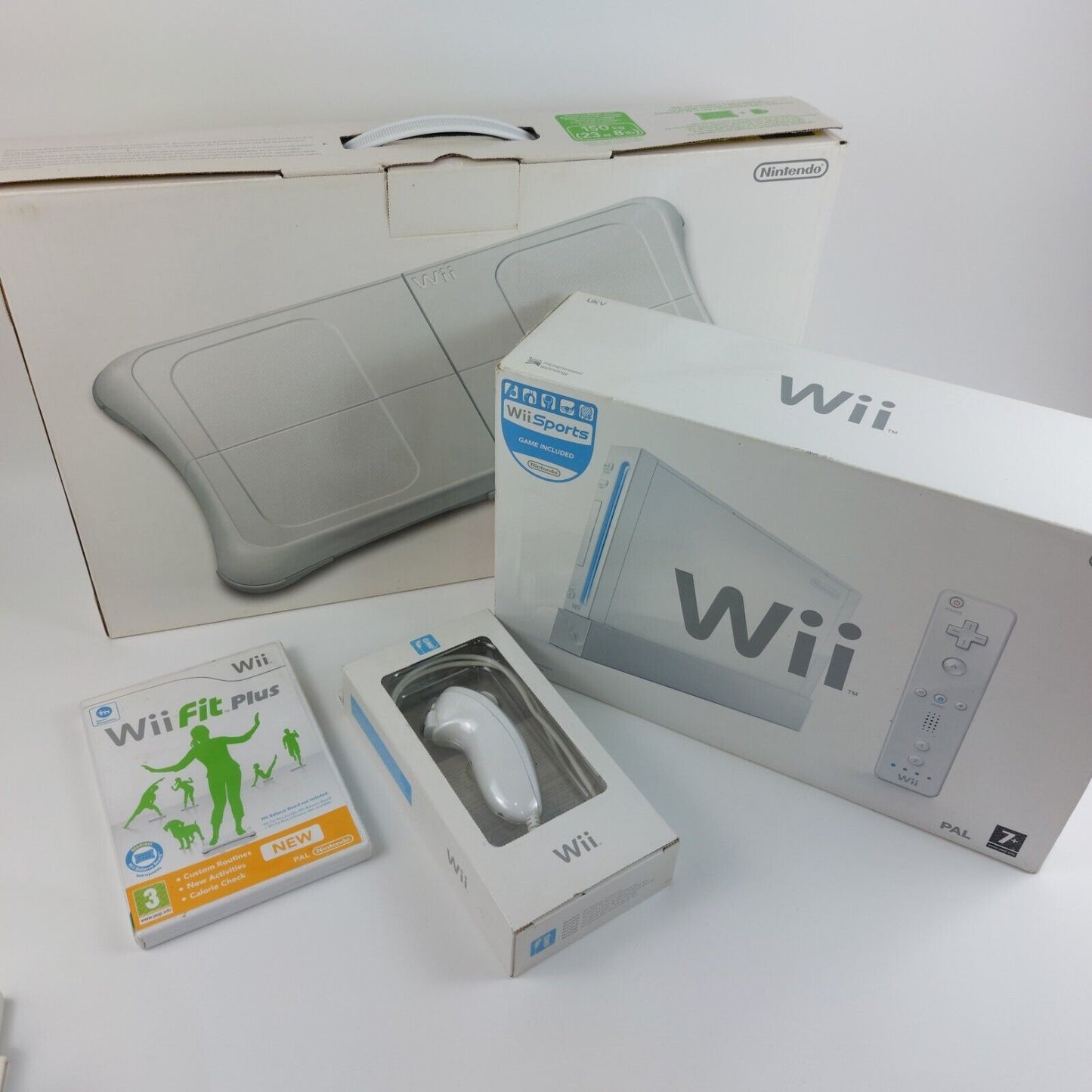 Boxed Nintendo Wii Console With Wii fit Board & Games & Accesories Mario Bundle