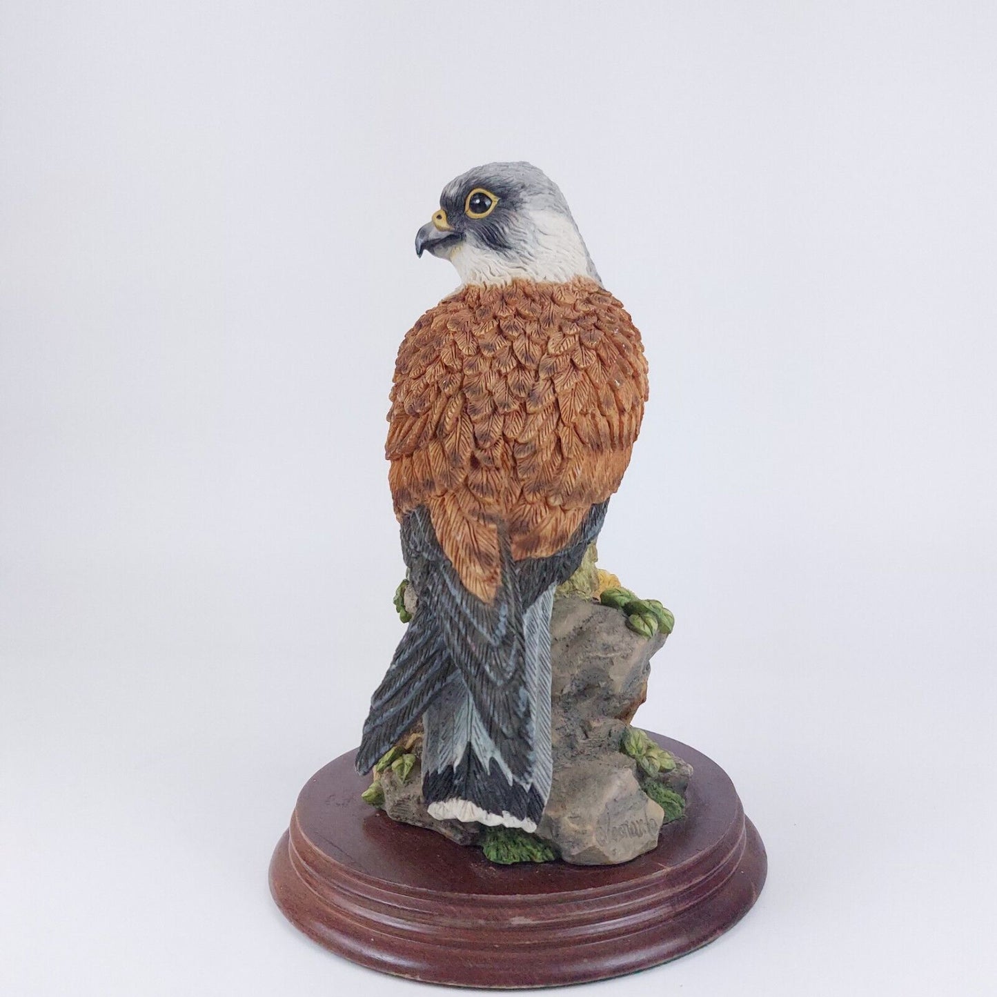 Leonardo Collection Kestrel Figurine 1994 Hand-Painted Resin Bird Statue