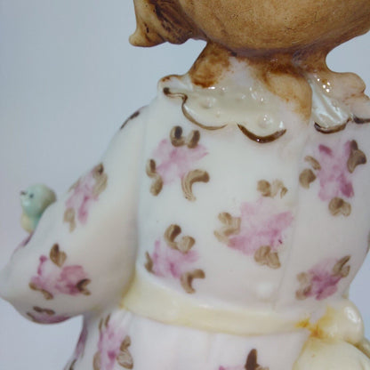 Capodimonte Giuseppe Armani Florence -  1984  - Girl Setting Birds Free Figurine