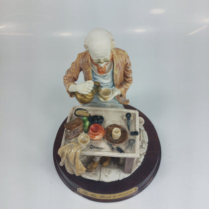 Leonardo Collection Figurine "The Tea Break" Porcelain Resin - Worn Base