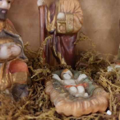 Vintage Nativity Set Resin Figures Wooden Manger Moss Detail International Chris