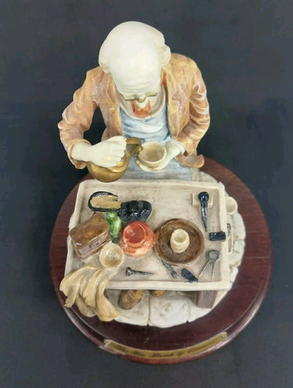 Leonardo Collection Figurine "The Tea Break" Porcelain Resin - Worn Base