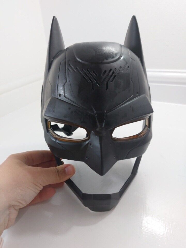 Batman Voice-Changer Mask with Light-Up Eyes - Dark Grey