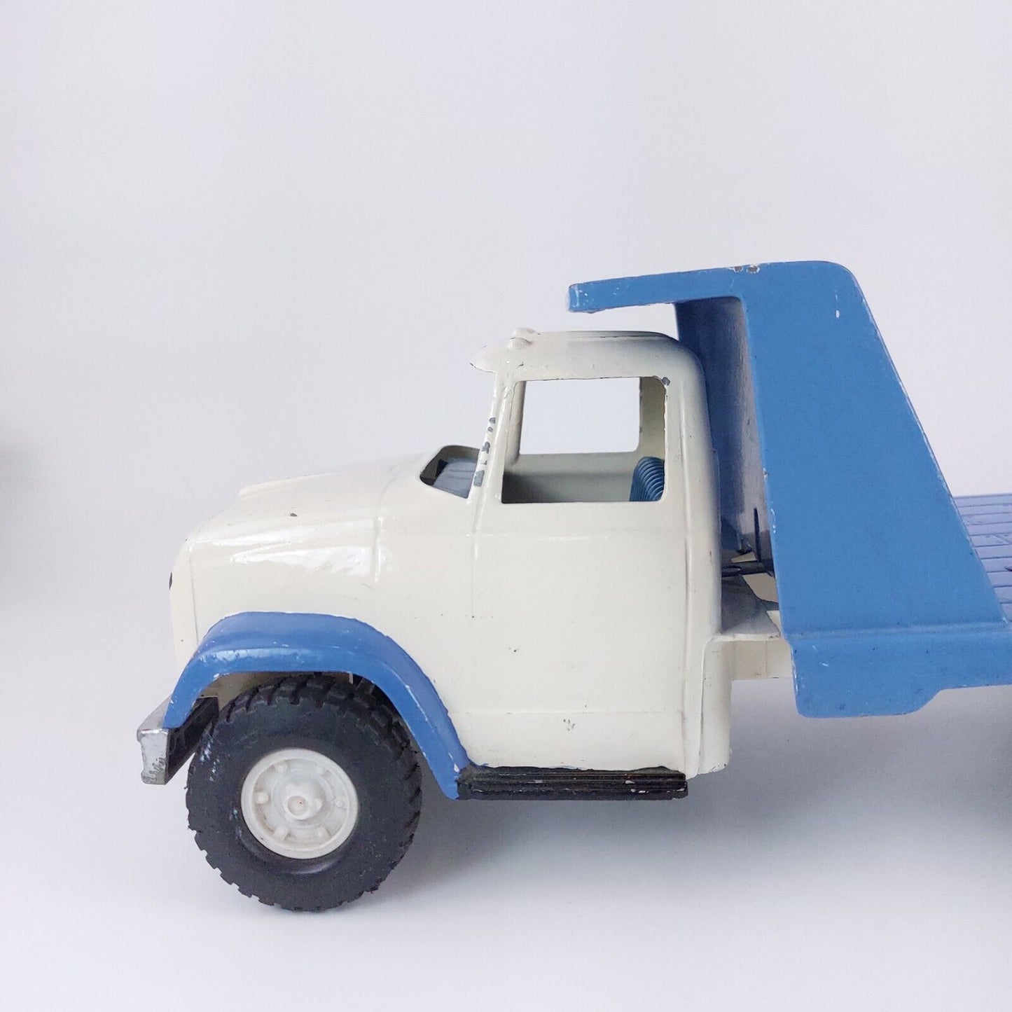 Ertl Pressed Steel Flat Bed Hauler Truck: Vintage Collectible Toy (40 cm)