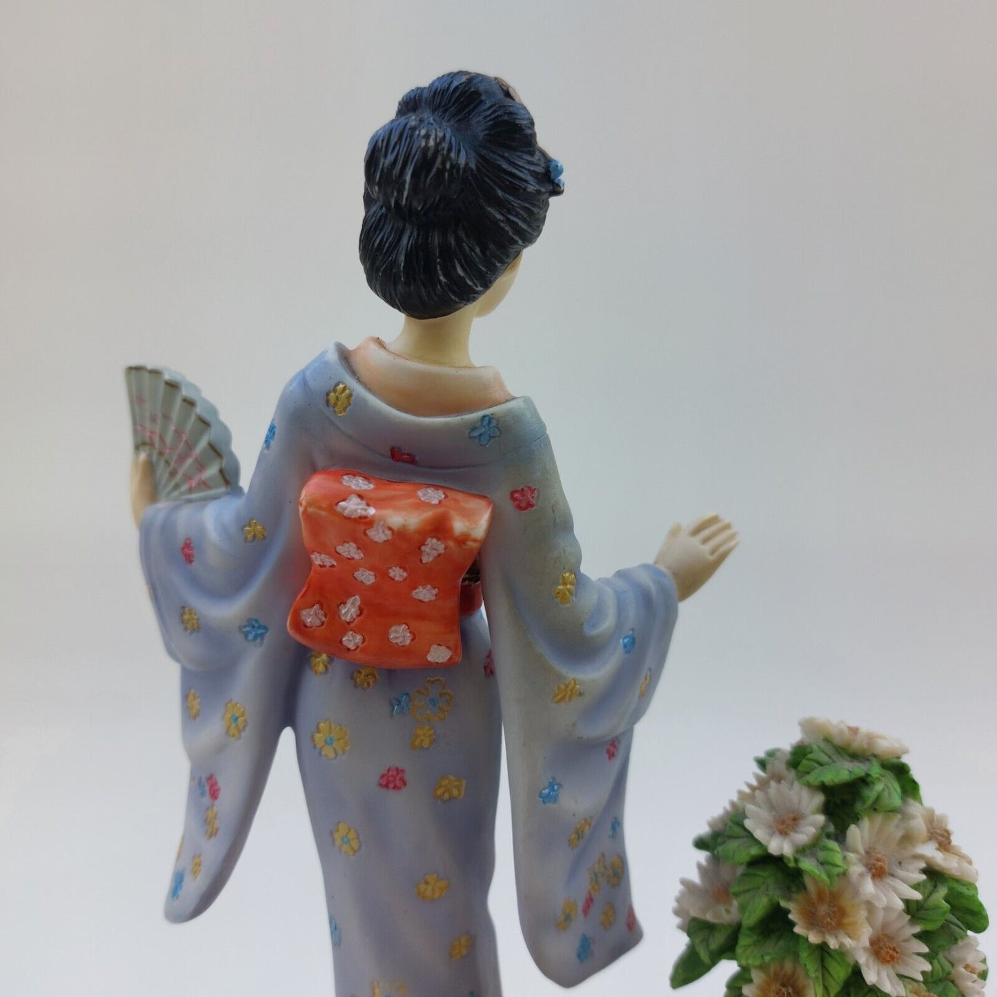 Leonardo Collection Geisha Figurine 1995 with Floral Vase - The Leonardo Collect