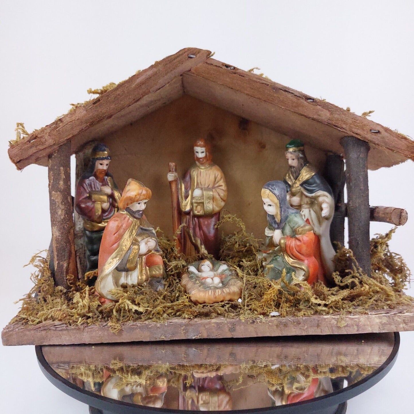 Vintage Nativity Set Resin Figures Wooden Manger Moss Detail International Chris