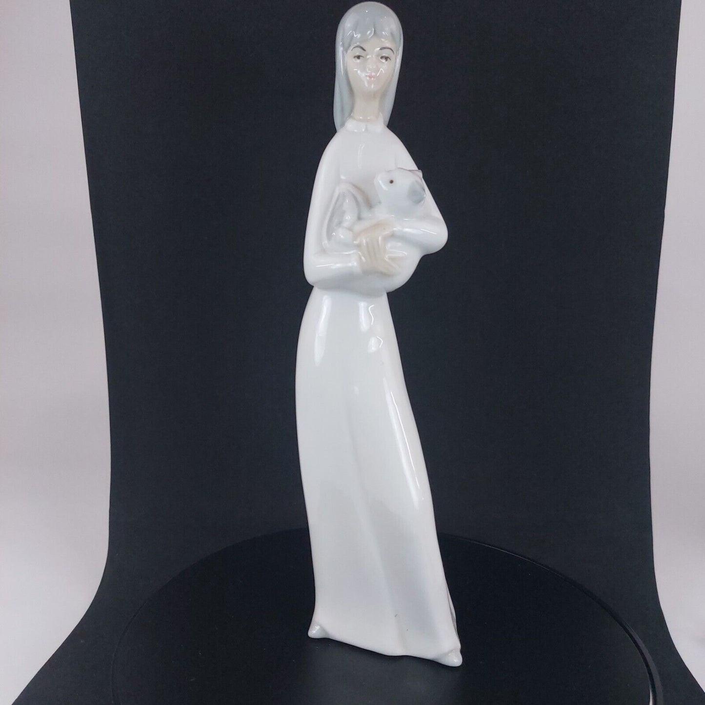 Miquel Requena Porcelain Figurine "Maria" with Lamb - Cuart de Poblet, Valencia